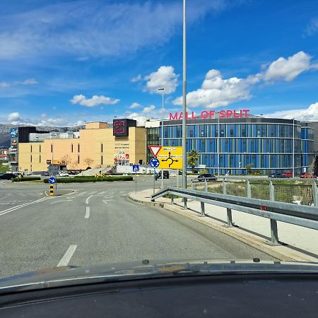Mariposa, Apartment With Balcony, Private Parking In The Garage, Near The Biggest Shopping Center Mall Of Split Exterior photo