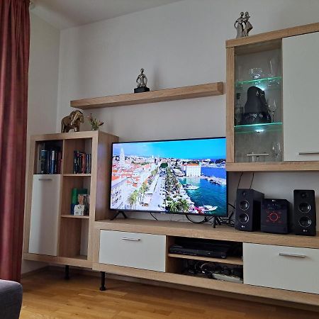 Mariposa, Apartment With Balcony, Private Parking In The Garage, Near The Biggest Shopping Center Mall Of Split Exterior photo