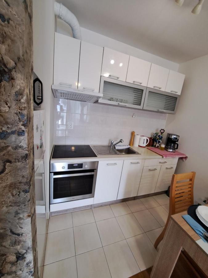 Mariposa, Apartment With Balcony, Private Parking In The Garage, Near The Biggest Shopping Center Mall Of Split Exterior photo