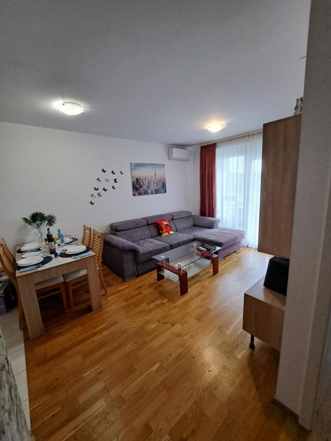 Mariposa, Apartment With Balcony, Private Parking In The Garage, Near The Biggest Shopping Center Mall Of Split Exterior photo