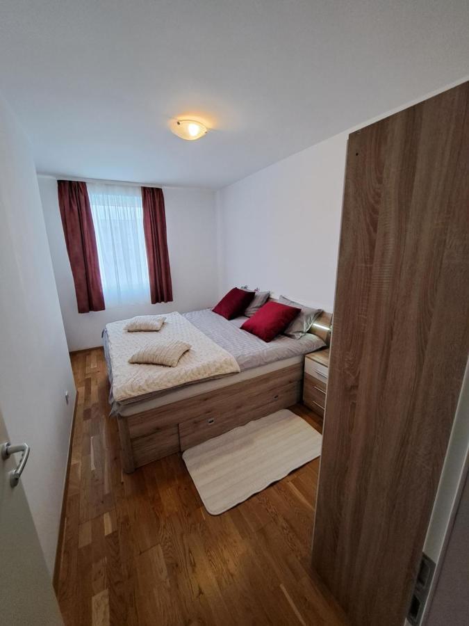 Mariposa, Apartment With Balcony, Private Parking In The Garage, Near The Biggest Shopping Center Mall Of Split Exterior photo
