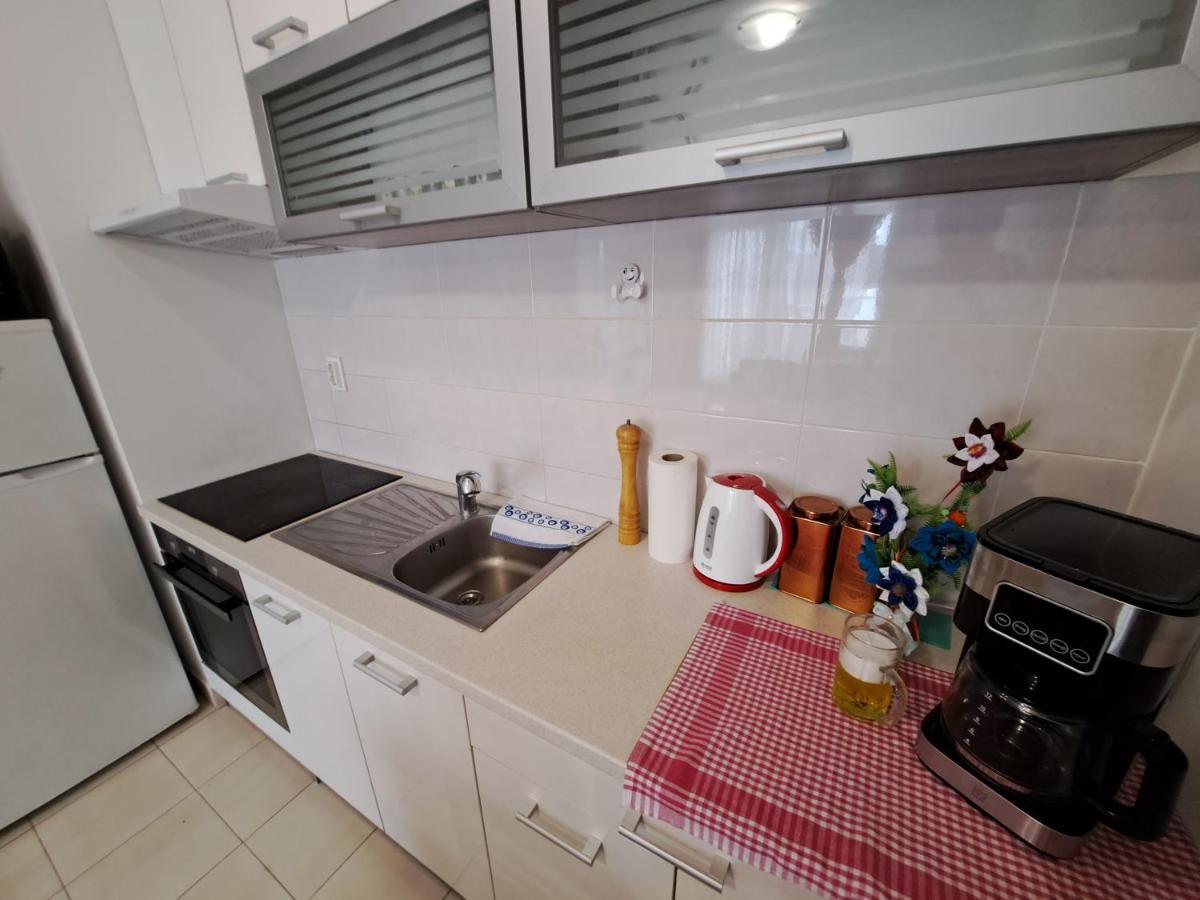 Mariposa, Apartment With Balcony, Private Parking In The Garage, Near The Biggest Shopping Center Mall Of Split Exterior photo